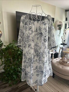 Lavender Sky White Dress with Navy Floral Trim - Size S